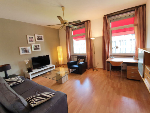 Central & Stylish 55 m² Apartment on Heinrich-Heine-Allee Stilvolles 55 m² Apartment im Herzen von Düsseldorf
