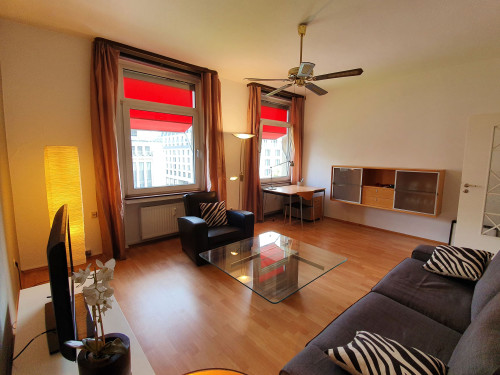 Central & Stylish 55 m² Apartment on Heinrich-Heine-Allee Stilvolles 55 m² Apartment im Herzen von Düsseldorf