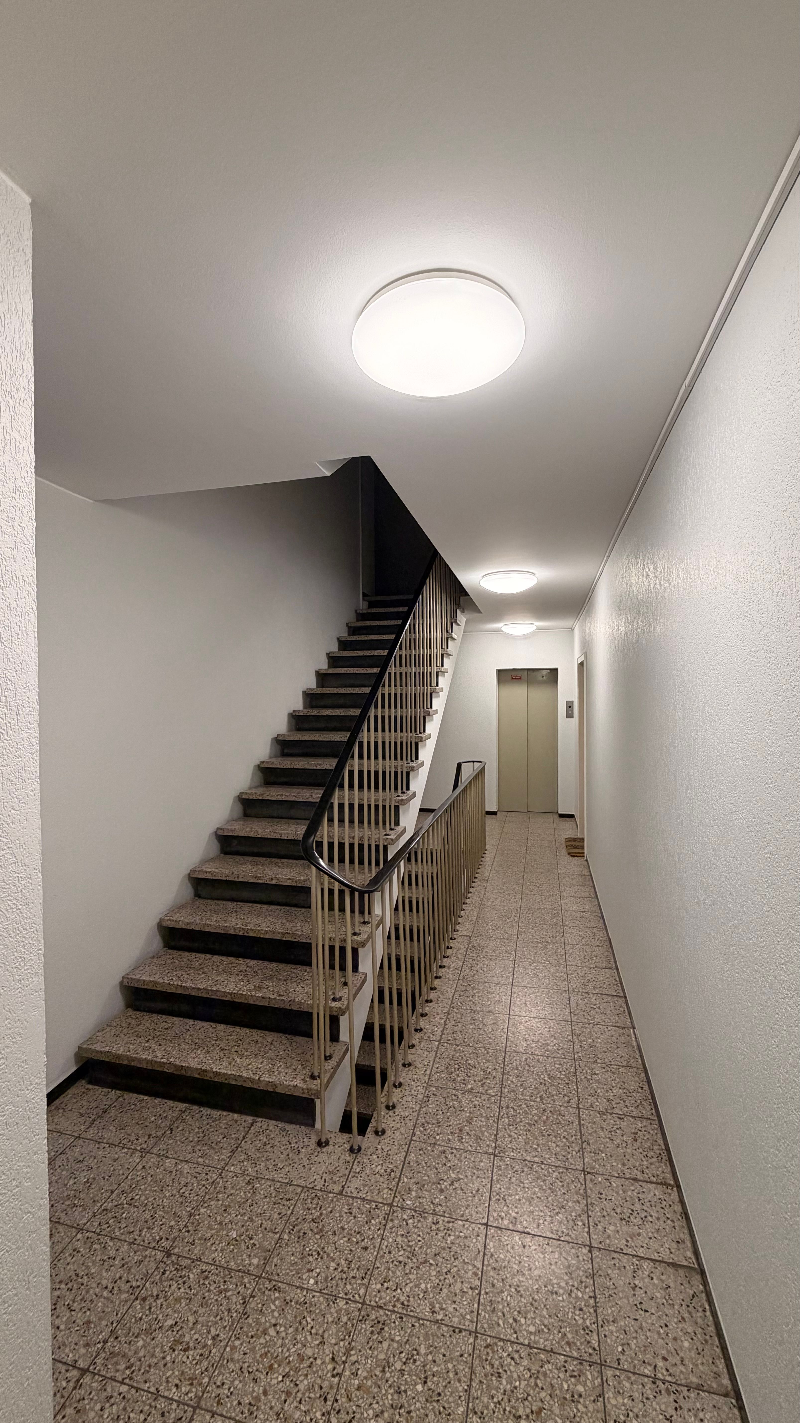 Newly Renovated & Fully Furnished Apartment – Directly At Düsseldorf Central Station - 2