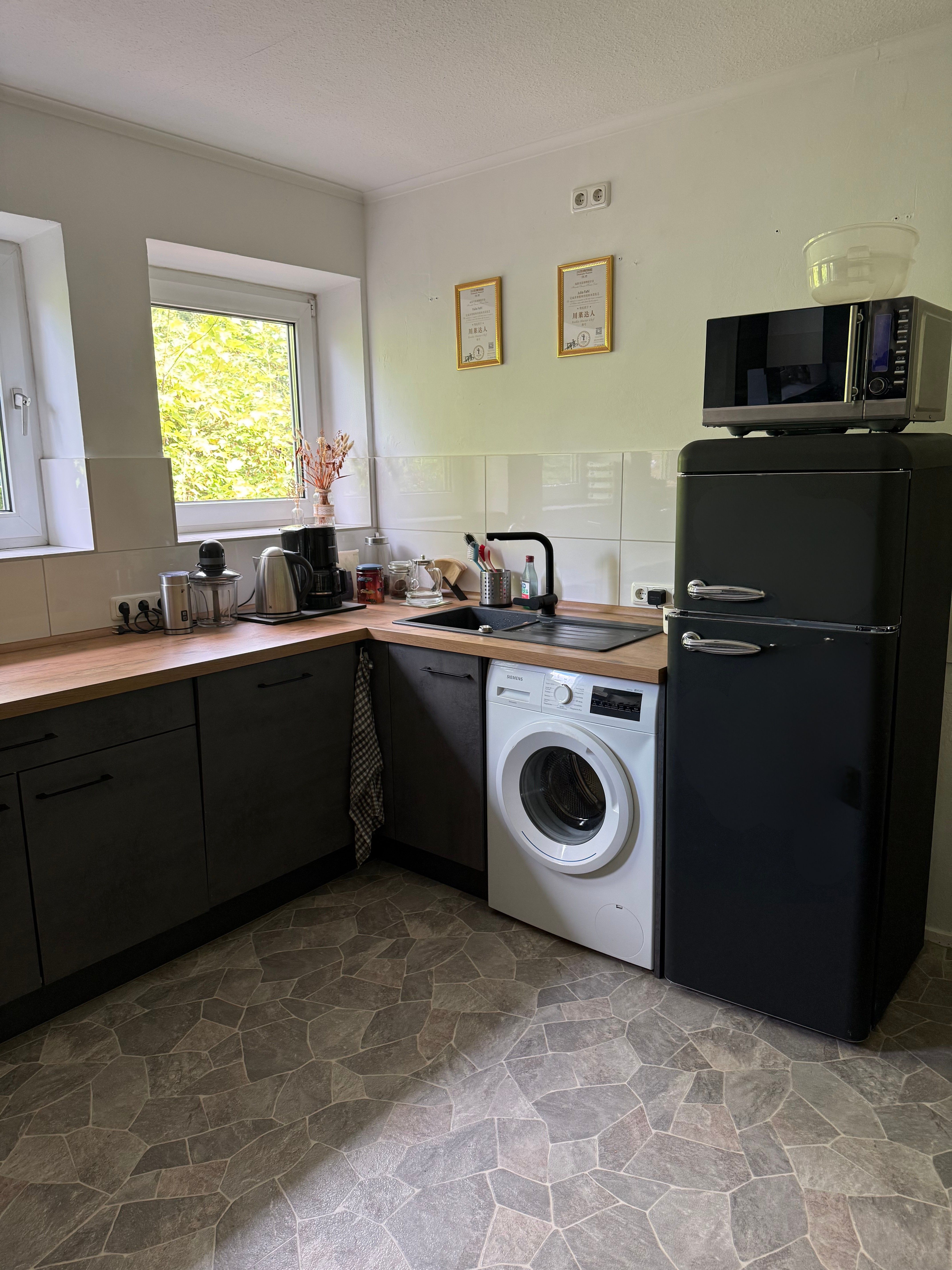 Light-Filled Ground Floor Apartment With Private Garden & Home Office - 1