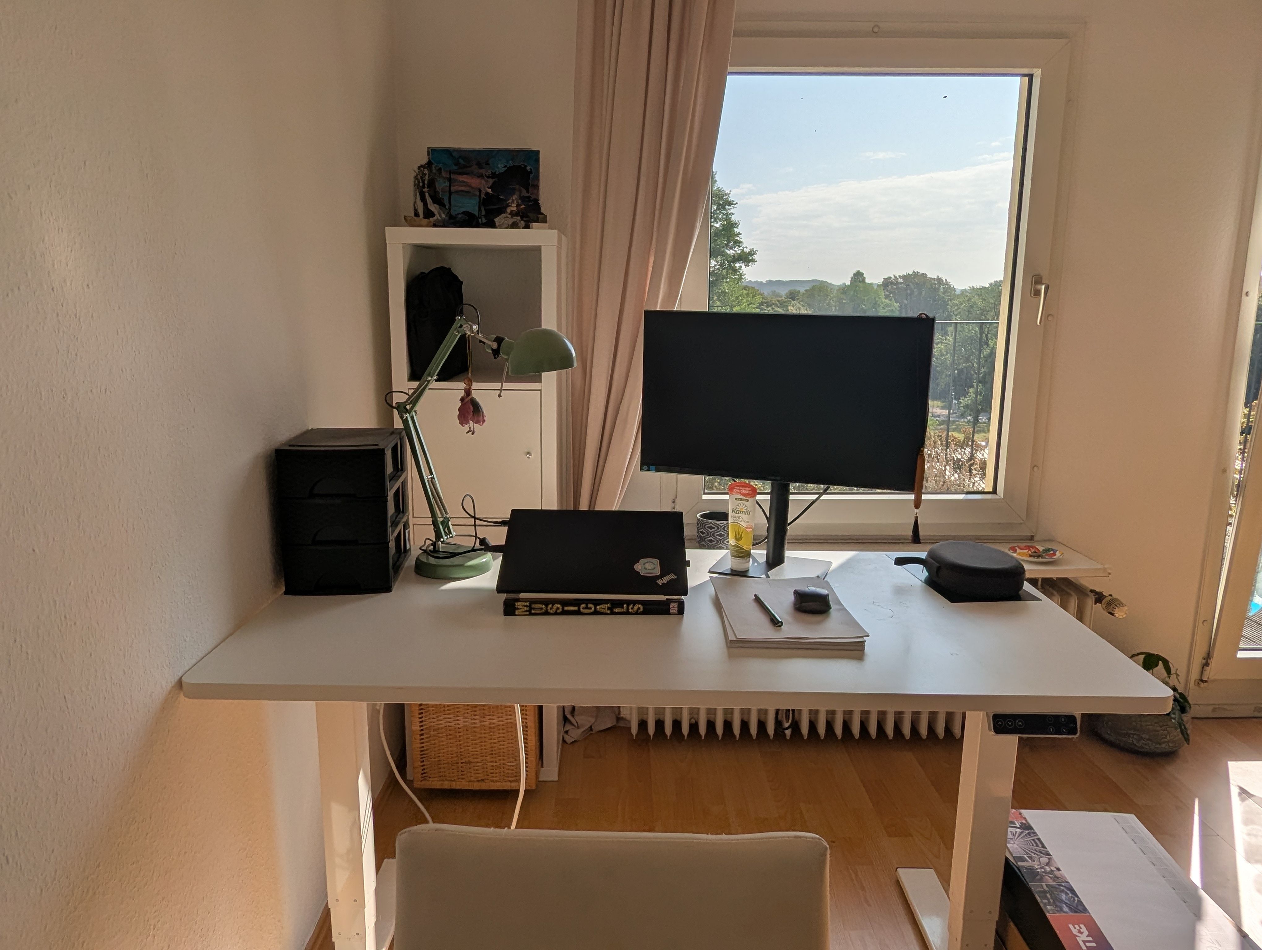 Beautiful Apartment With Two Balconies And Fantastic View In Düsseldorf - 14