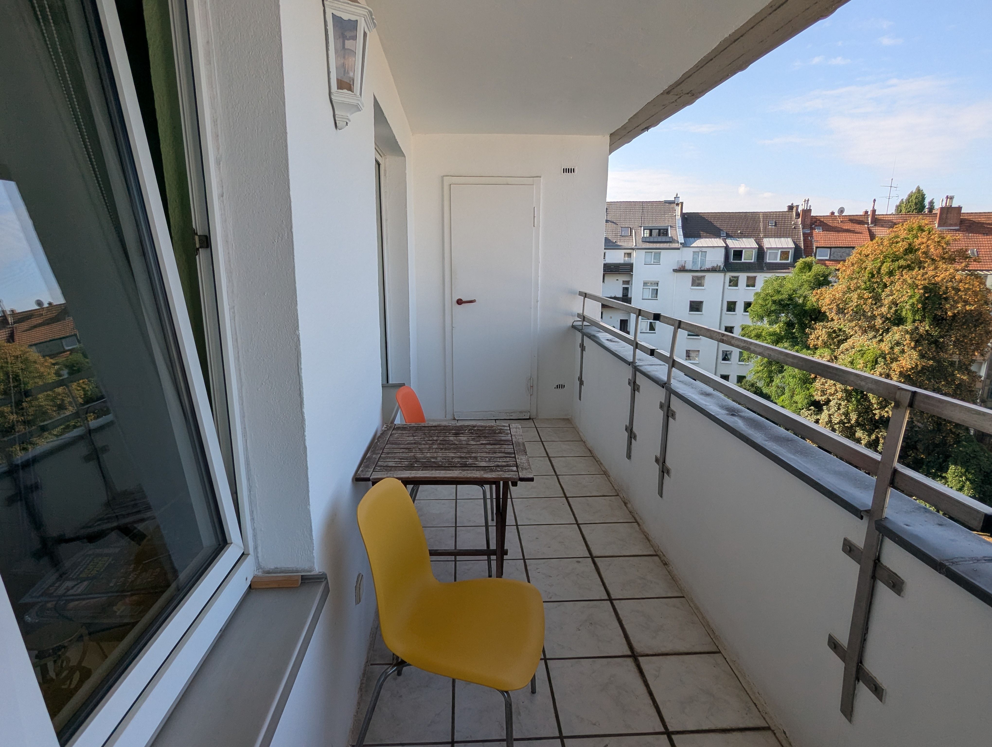 Beautiful Apartment With Two Balconies And Fantastic View In Düsseldorf - 11