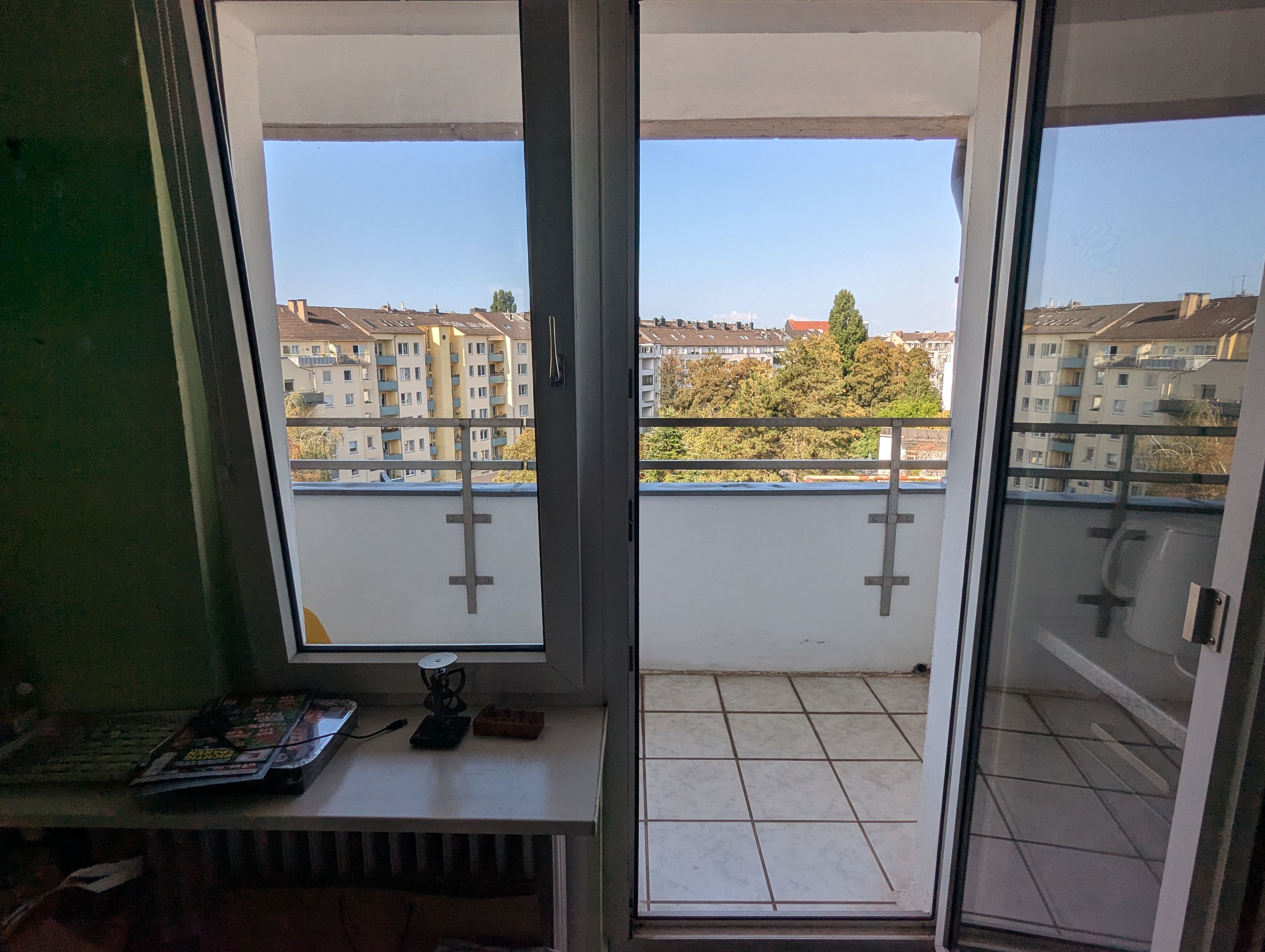Beautiful Apartment With Two Balconies And Fantastic View In Düsseldorf - 12