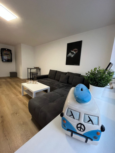 Renovated furnished 1-bedroom apartment with balcony and air conditioning in Düsseldorf-Bilk