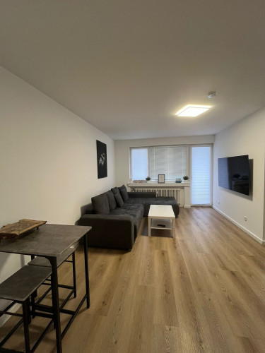Renovated furnished 1-bedroom apartment with balcony and air conditioning in Düsseldorf-Bilk