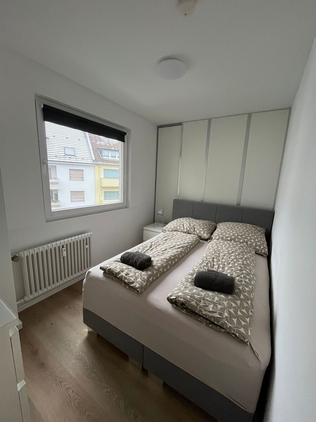 Renovated Furnished 1-Bedroom Apartment With Balcony And Air Conditioning In Düsseldorf-Bilk - 5