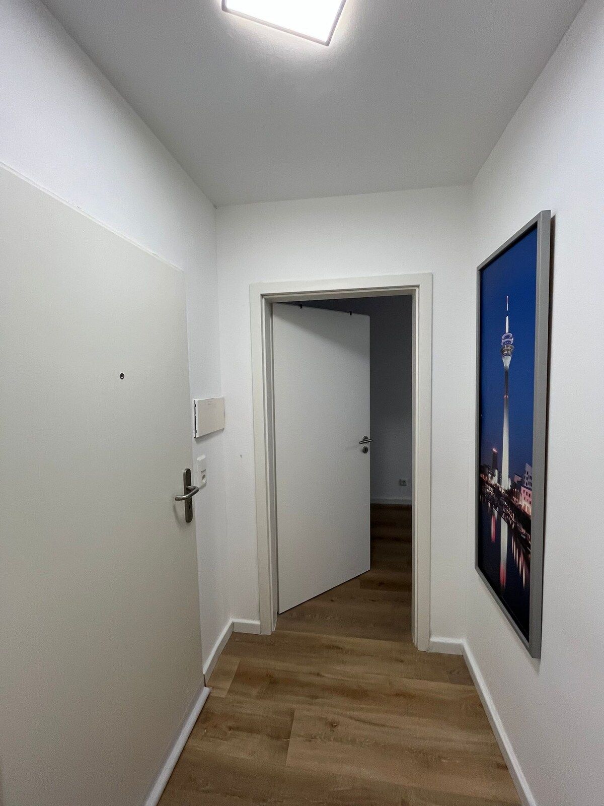 Renovated Furnished 1-Bedroom Apartment With Balcony And Air Conditioning In Düsseldorf-Bilk - 1