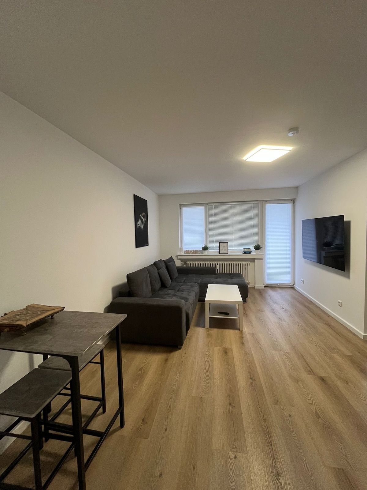 Renovated Furnished 1-Bedroom Apartment With Balcony And Air Conditioning In Düsseldorf-Bilk - 13