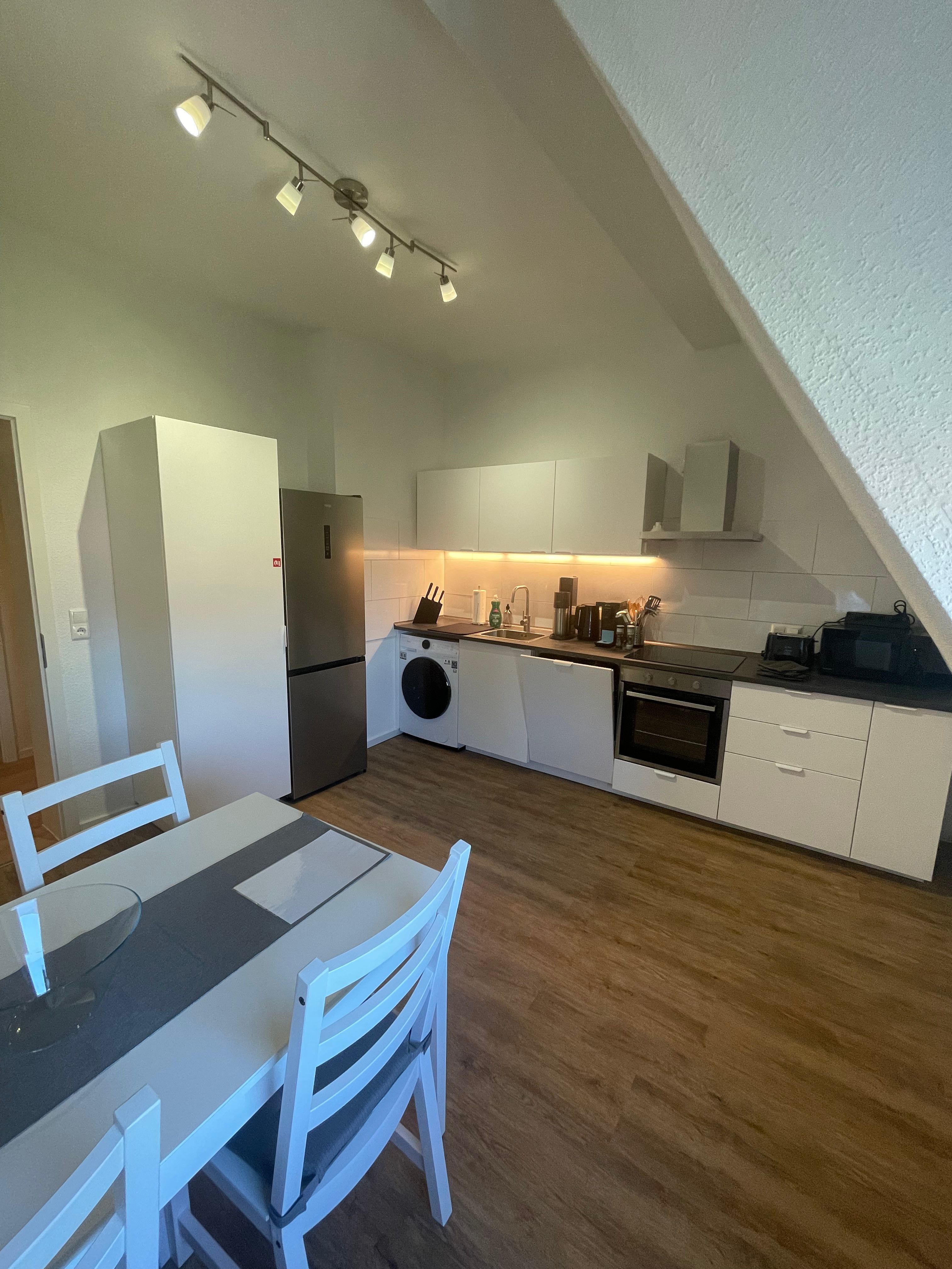 Elfriede6: Fantastic Renovated Quiet Apartment In GE For Rent - 12