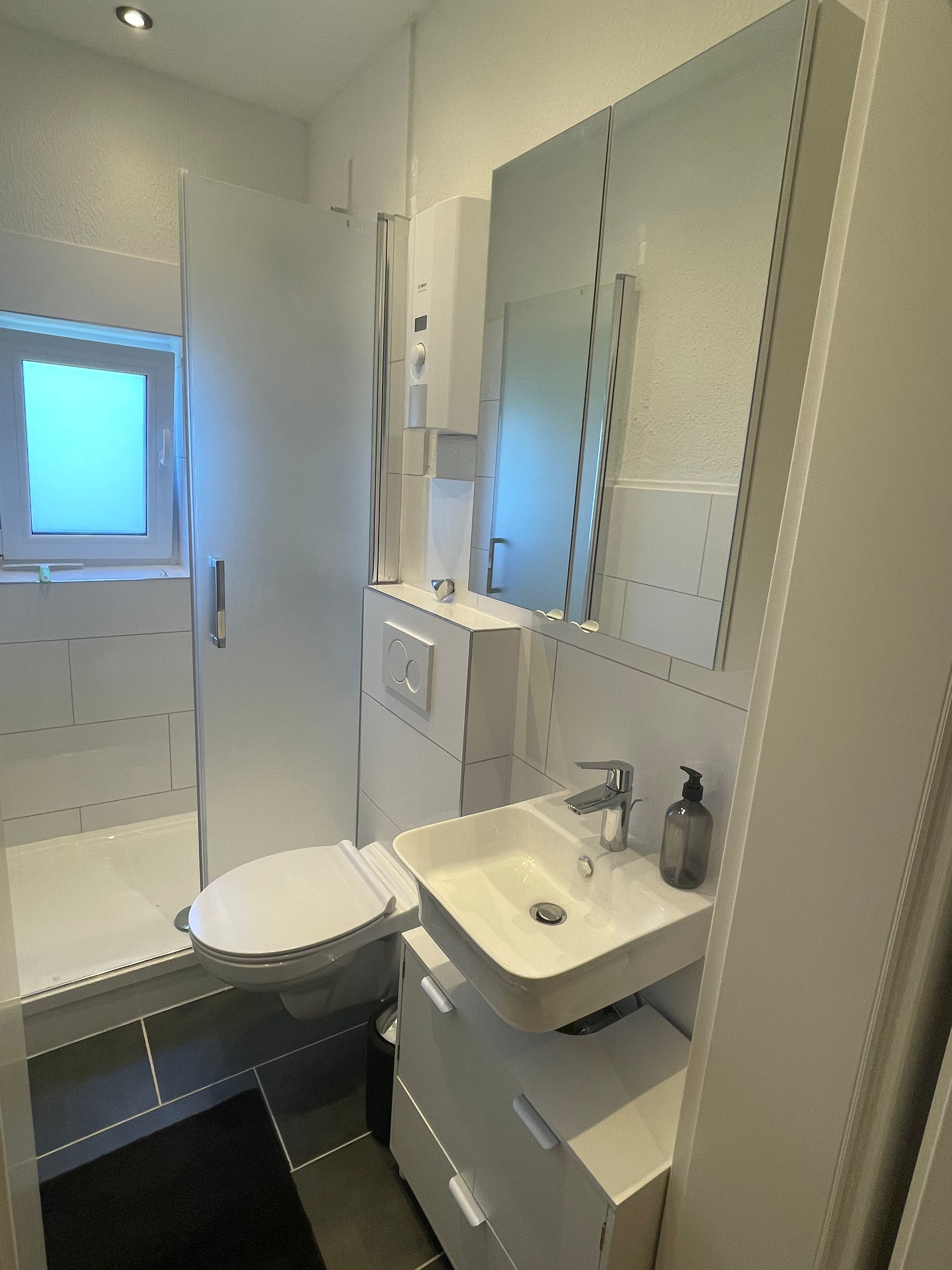 Elfriede6: Fantastic Renovated Quiet Apartment In GE For Rent - 14