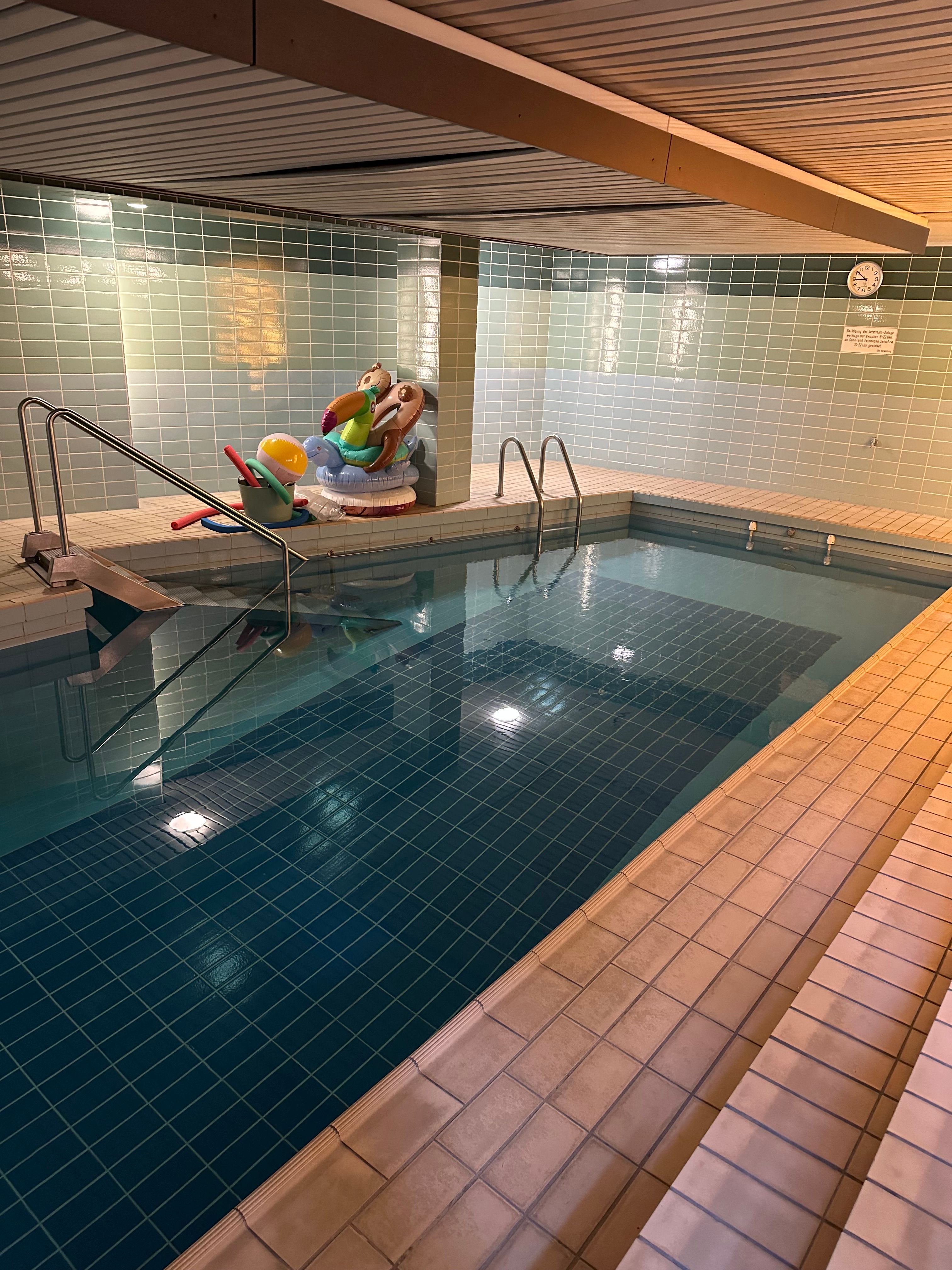 Lovely Studio Located In Düsseldorf With Swimming Pool - 3