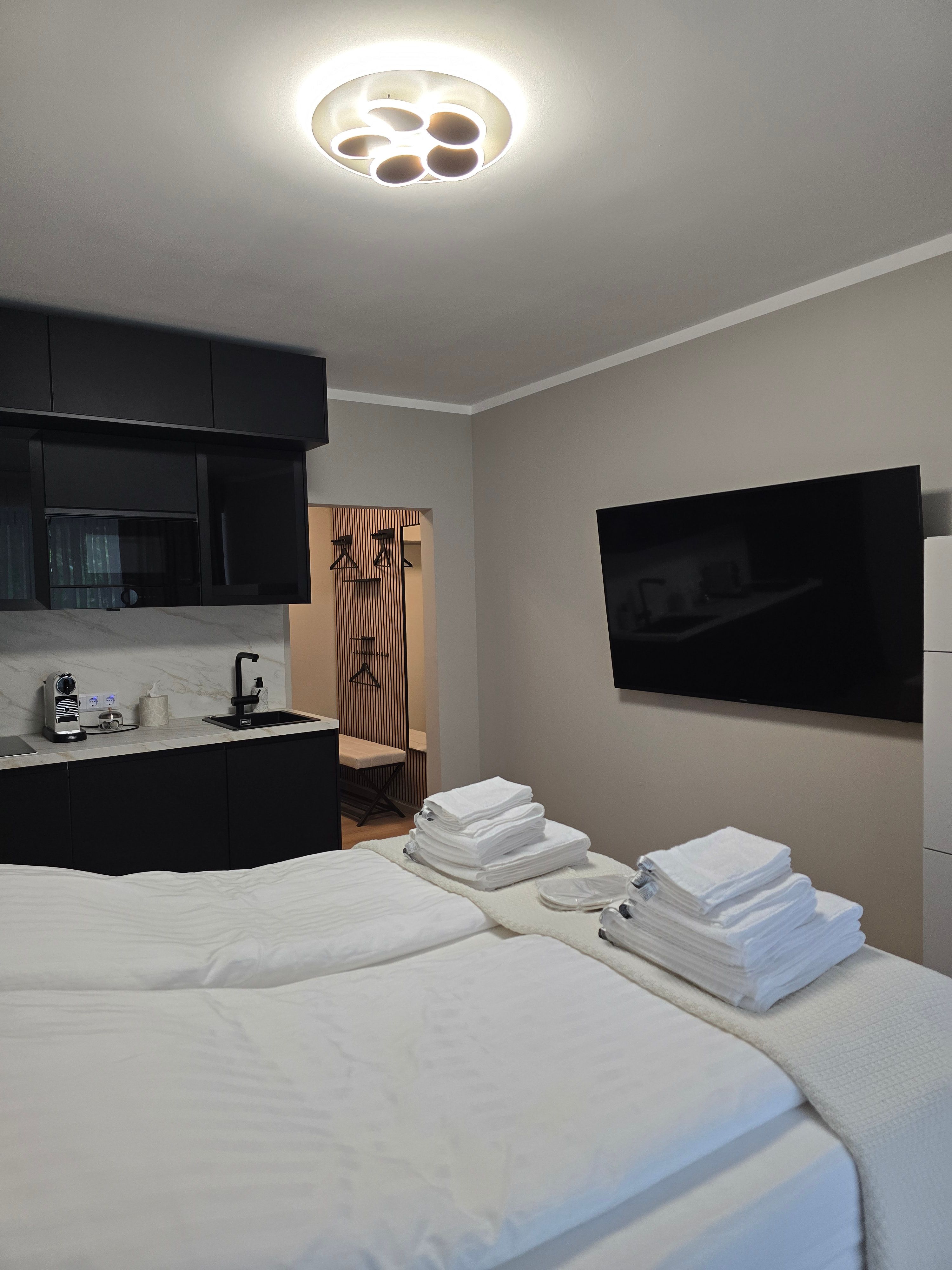 Lovely Studio Located In Düsseldorf With Swimming Pool - 10