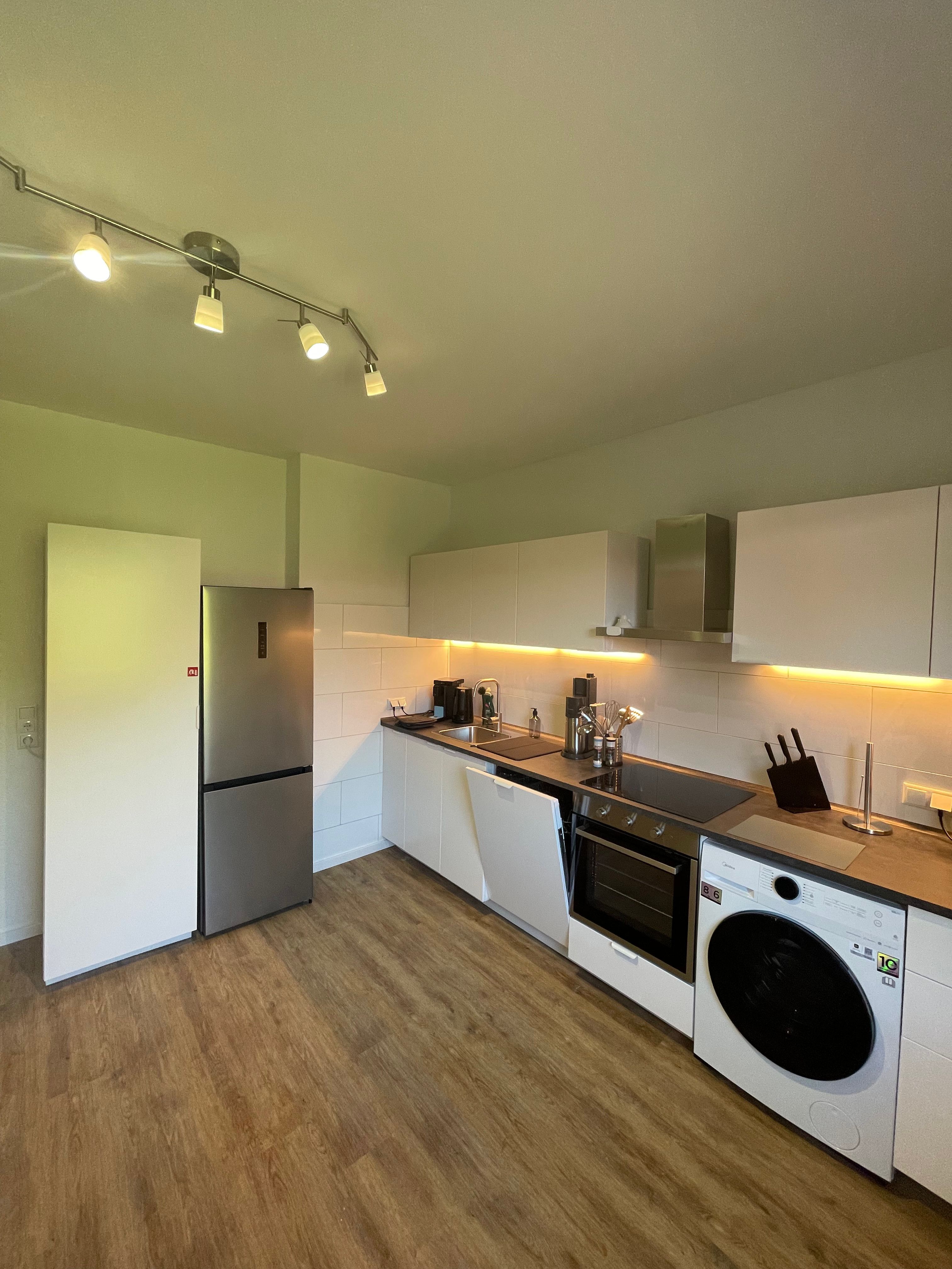 Elfriede4: Fantastic Renovated Quiet Apartment In GE For Rent - 12