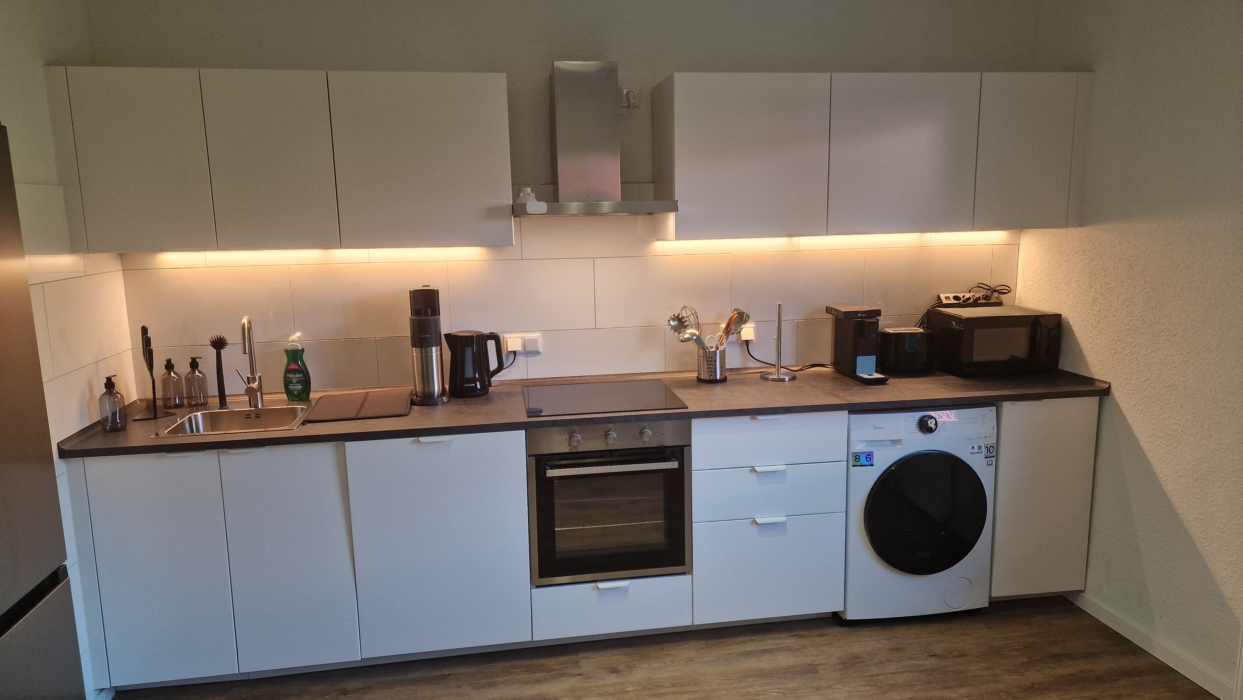 Elfriede2: Fantastic Renovated Quiet Apartment In GE For Rent - 2