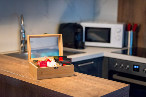 EC Apartments: Royal Suite | Kitchen | 4 Guests - Gallery - 12