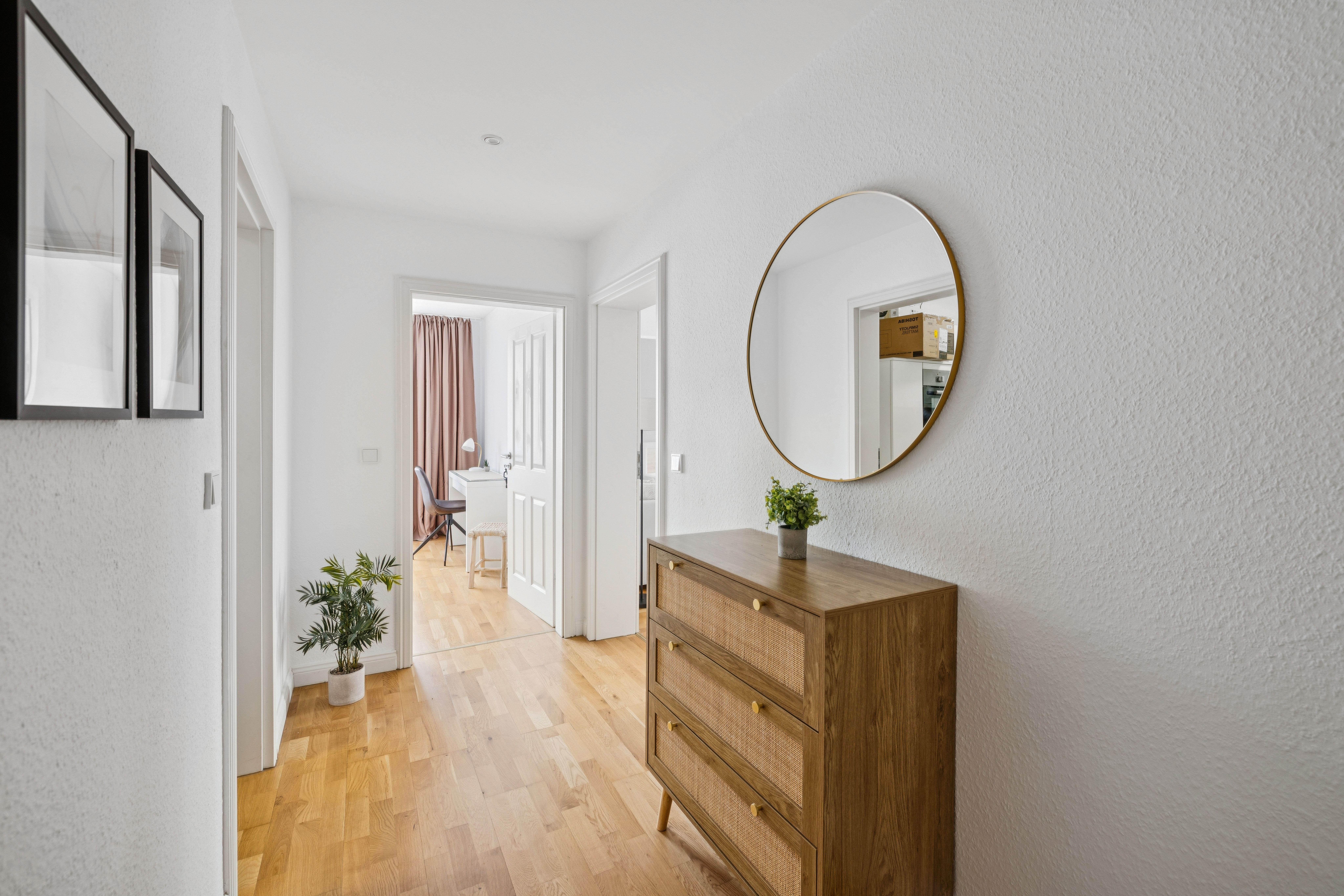 Modern Apartment With Balcony - 3