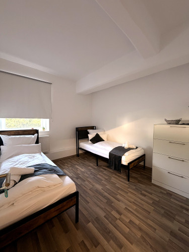 Furnished Twin Room with Shared Bathroom in Ettlingen – Business & Long-Stay