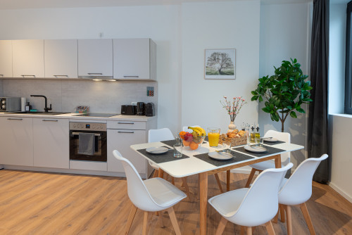 Modern city apartment by Kennedyplatz near station