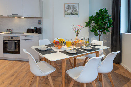 Modern city apartment by Kennedyplatz near station - Gallery - 7