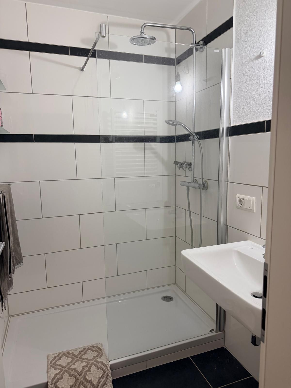 Ewly Renovated 1-Bedroom Apartment In Golzheim — Modern & Move-In Ready - 2