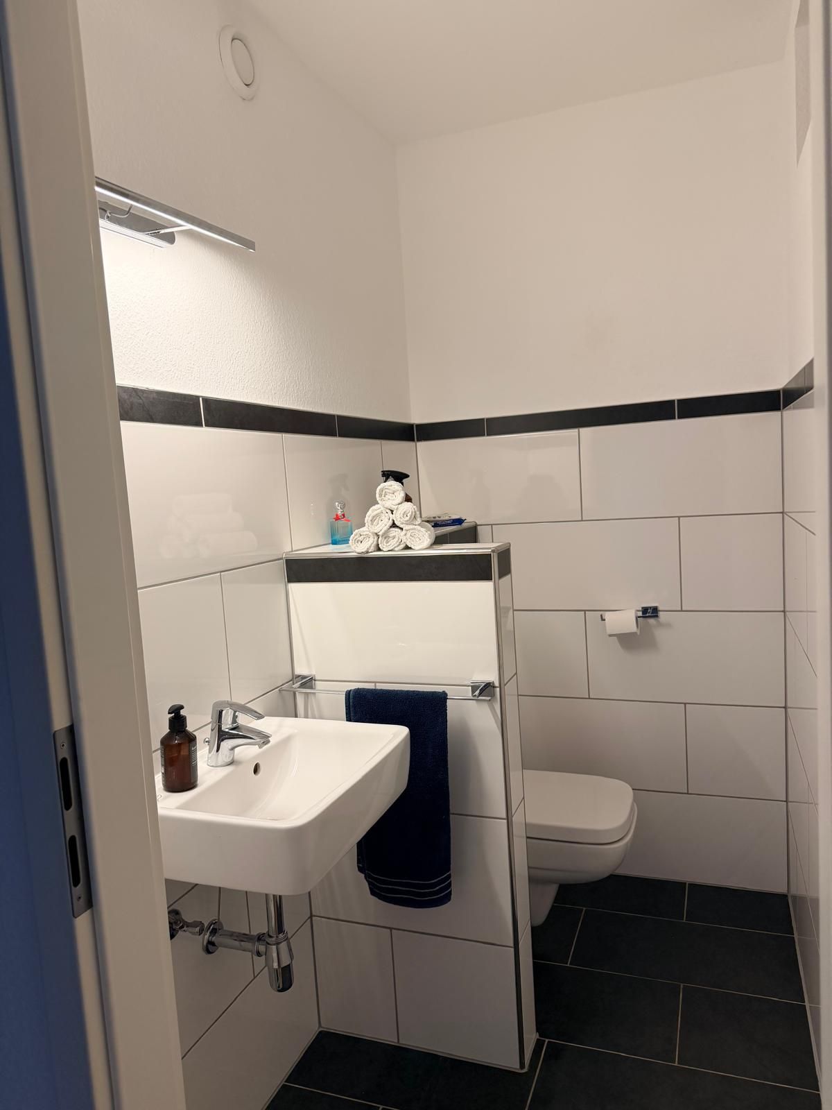 Ewly Renovated 1-Bedroom Apartment In Golzheim — Modern & Move-In Ready - 3