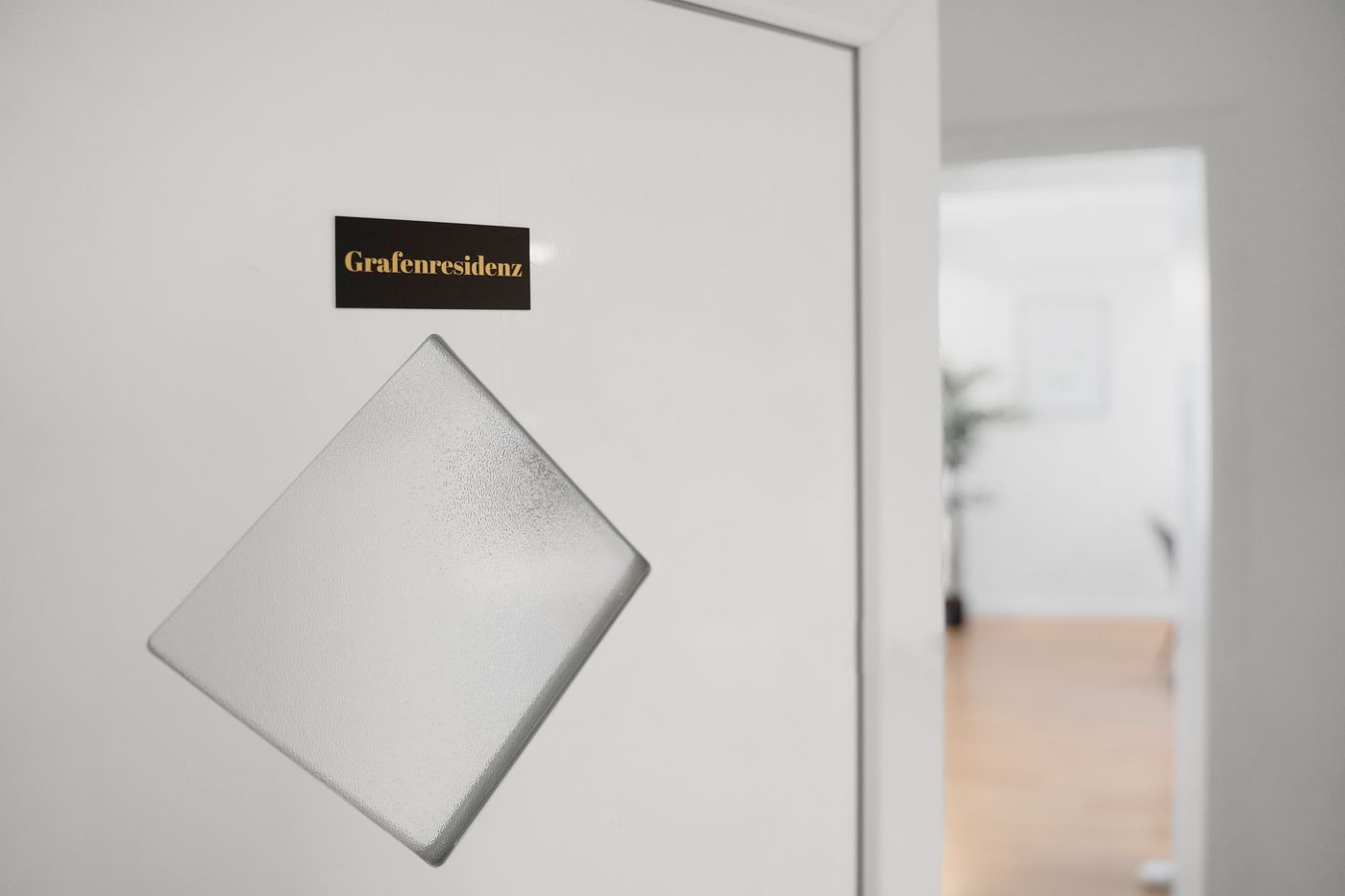 Apartment With 2 Bedrooms | Near Schloss Burg | Good Connection To A1 & A3 | Fireplace - 2
