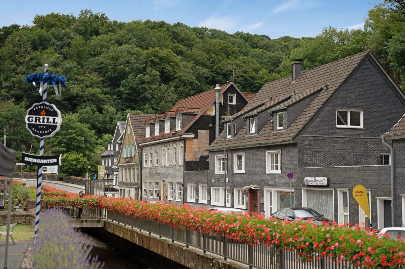 Apartment With 2 Bedrooms | Near Schloss Burg | Good Connection To A1 & A3 | Fireplace - 1