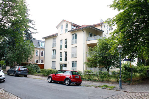 Bright 3-Room Apartment with Large Balcony in an Upscale Residential Area in Striesen - Gallery - 12