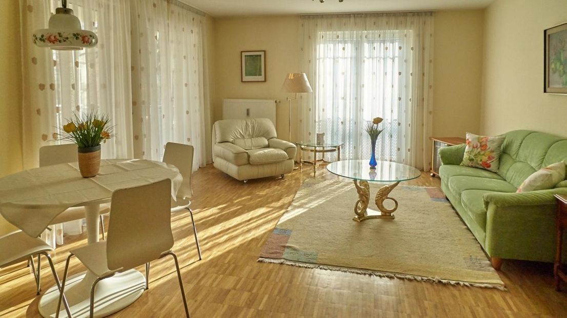 Bright 3-Room Apartment With Large Balcony In An Upscale Residential Area In Striesen - 8