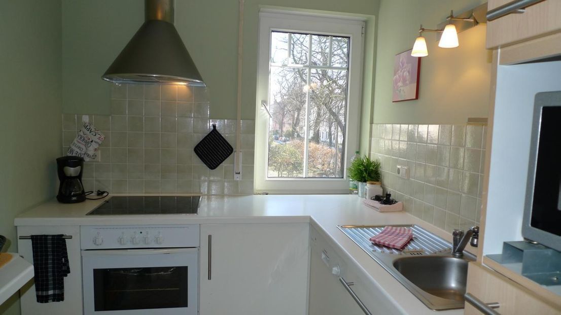 Bright 3-Room Apartment With Large Balcony In An Upscale Residential Area In Striesen - 12