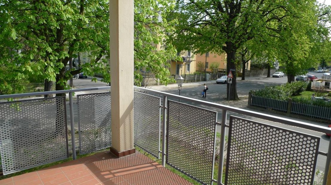 Bright 3-Room Apartment With Large Balcony In An Upscale Residential Area In Striesen - 10