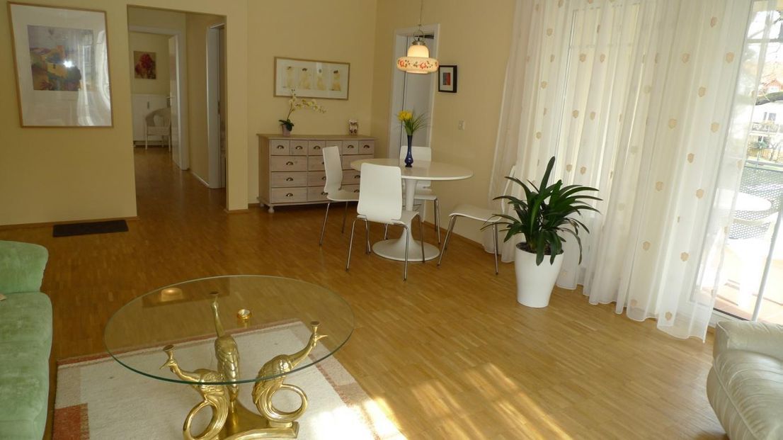 Bright 3-Room Apartment With Large Balcony In An Upscale Residential Area In Striesen - 9