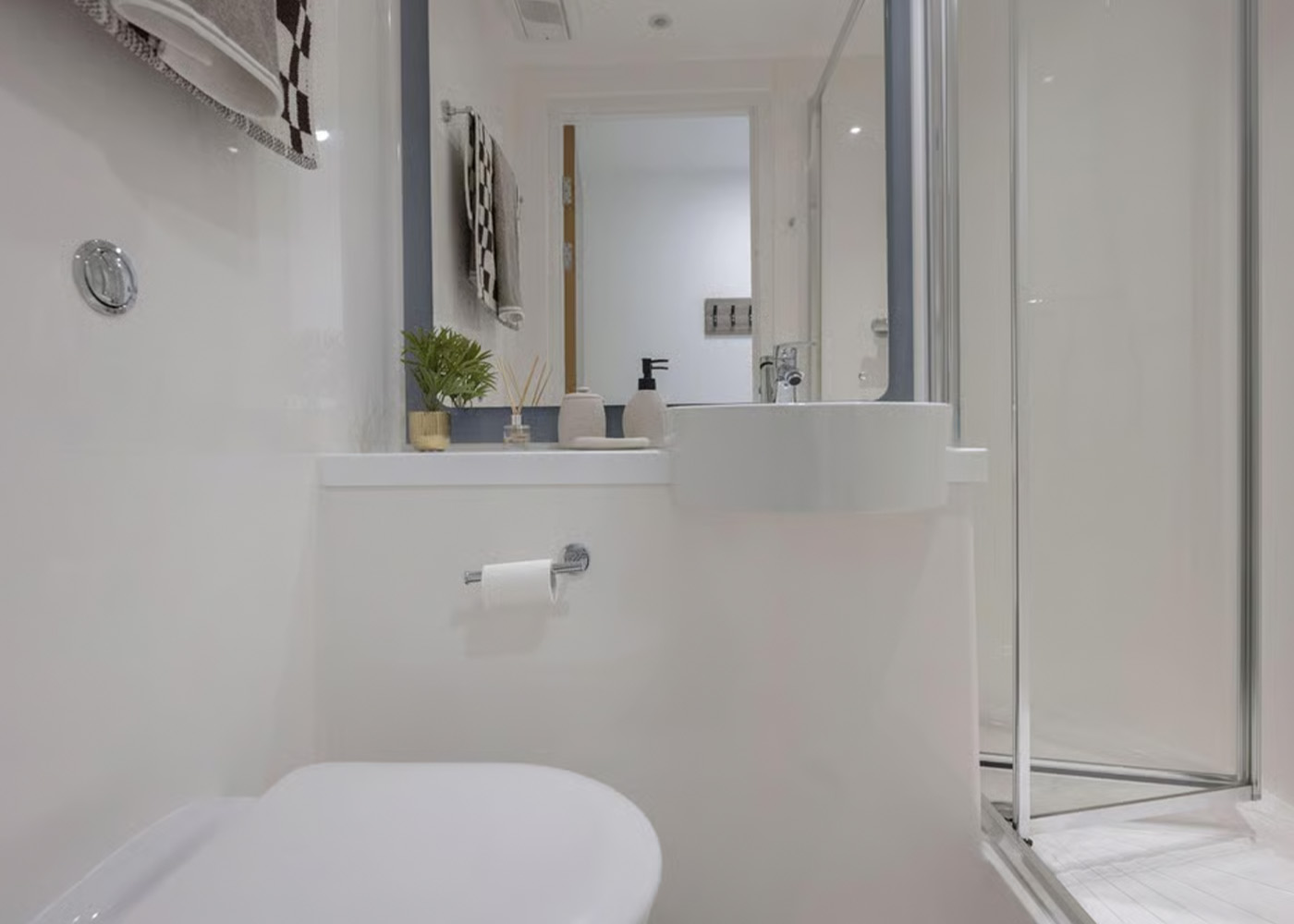 Silver Ensuite - 3