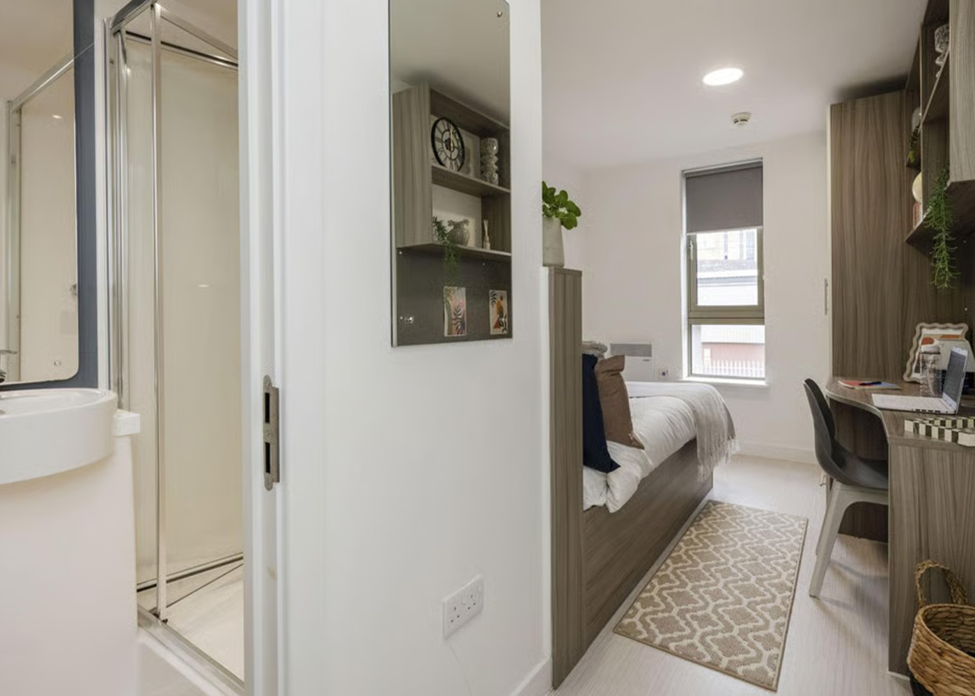 Silver Ensuite - 4