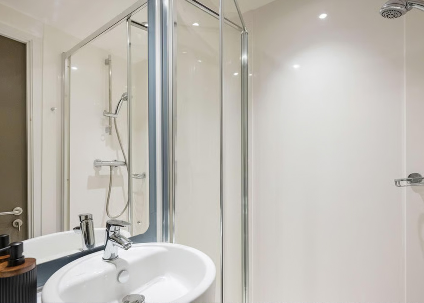 Silver Plus Ensuite - 3