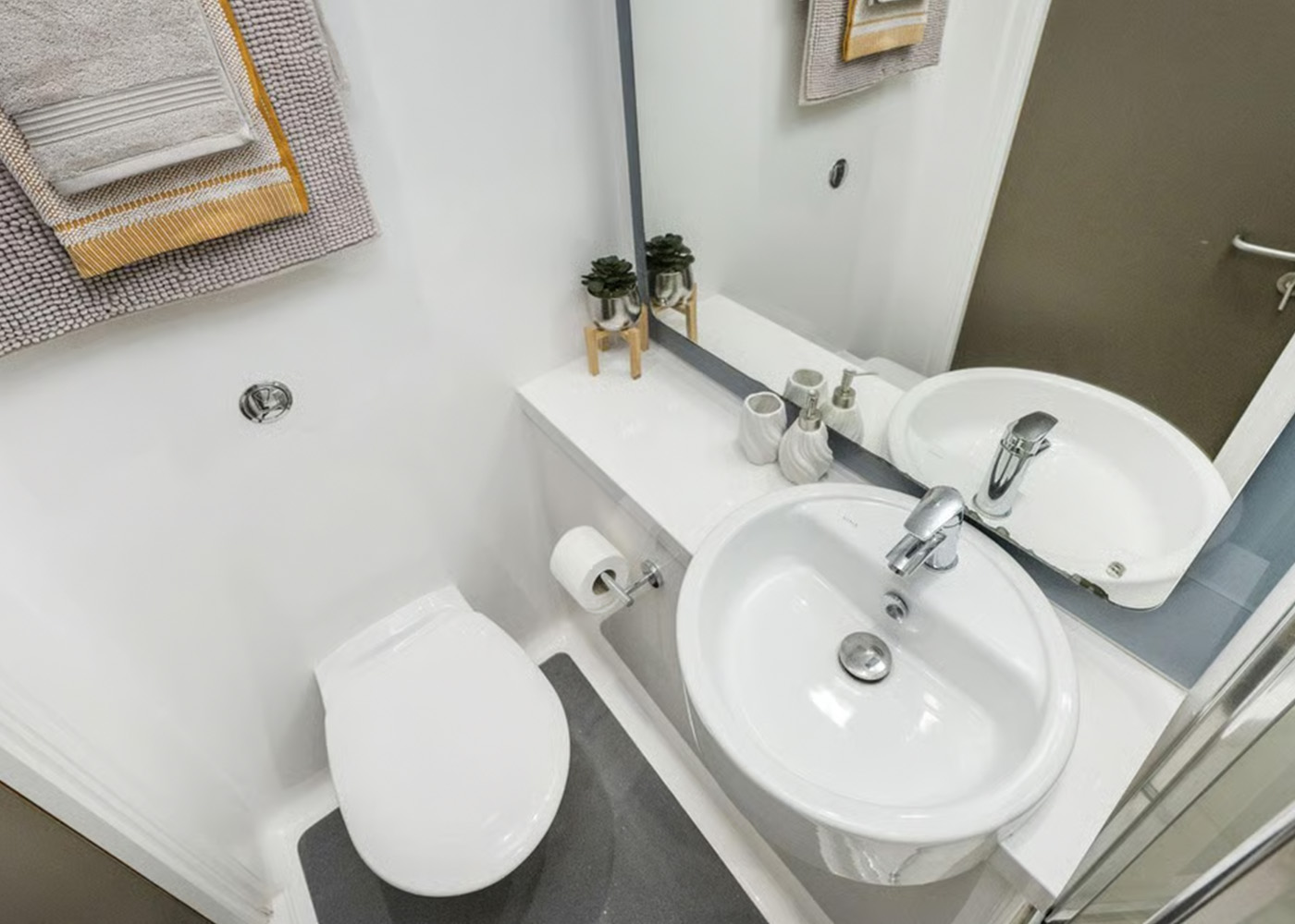 Gold Ensuite - 2