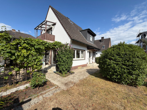 "Where Dreams Feel at Home" - Detach. single-family home with garden & basement