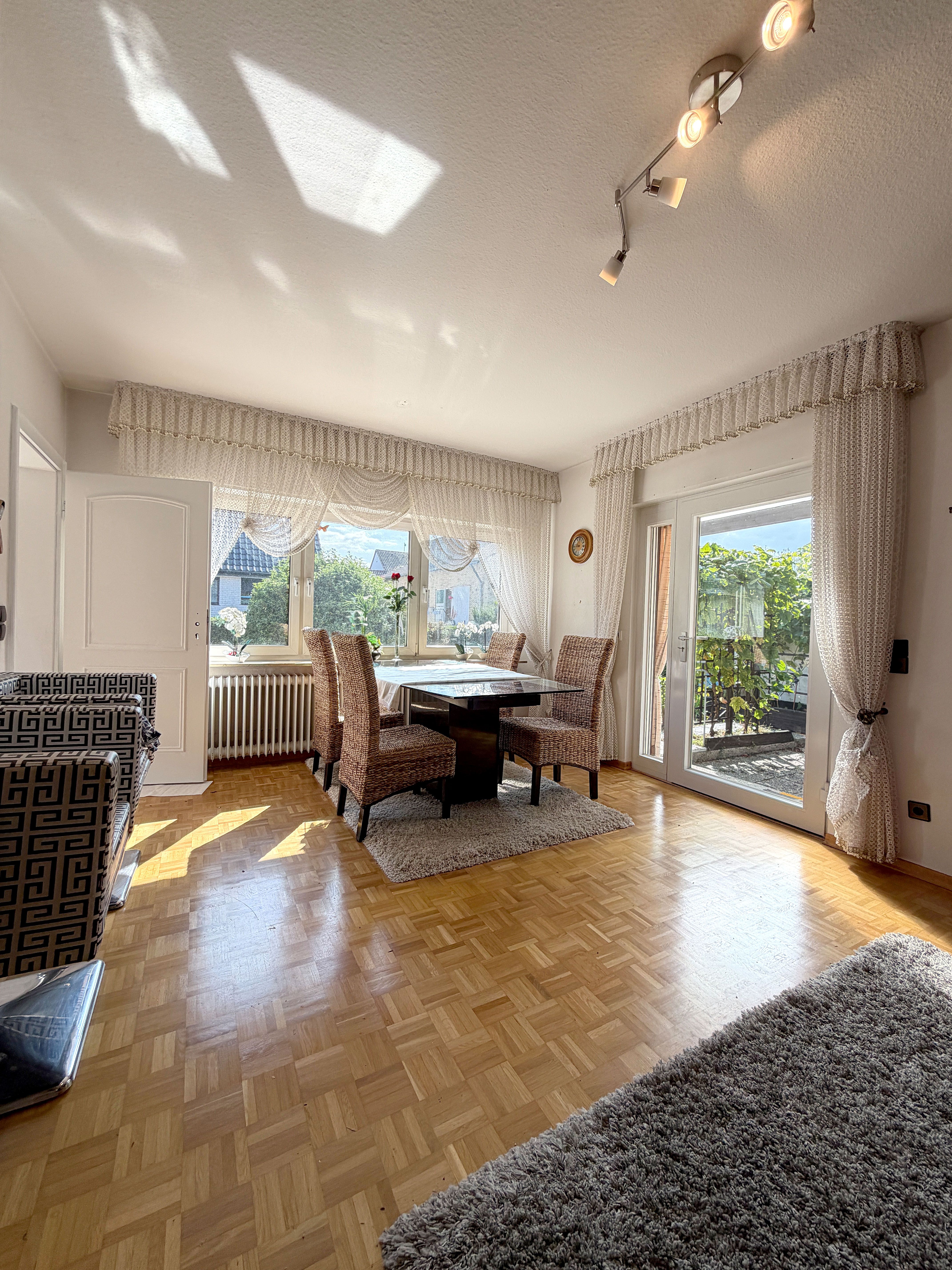 "Where Dreams Feel At Home" - Detach. Single-Family Home With Garden & Basement - 1