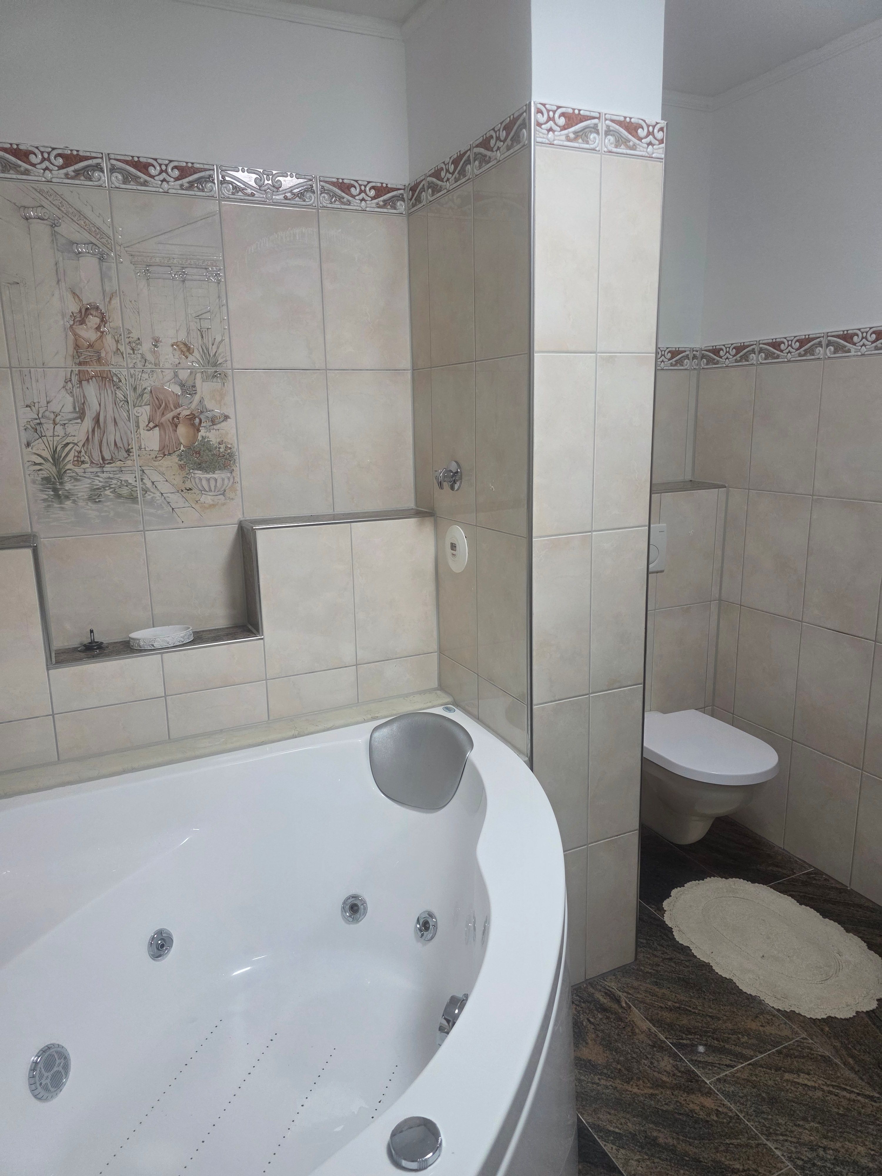 Perfect Home In Ludwigsburg With Terrace And Jacuzzi - 12