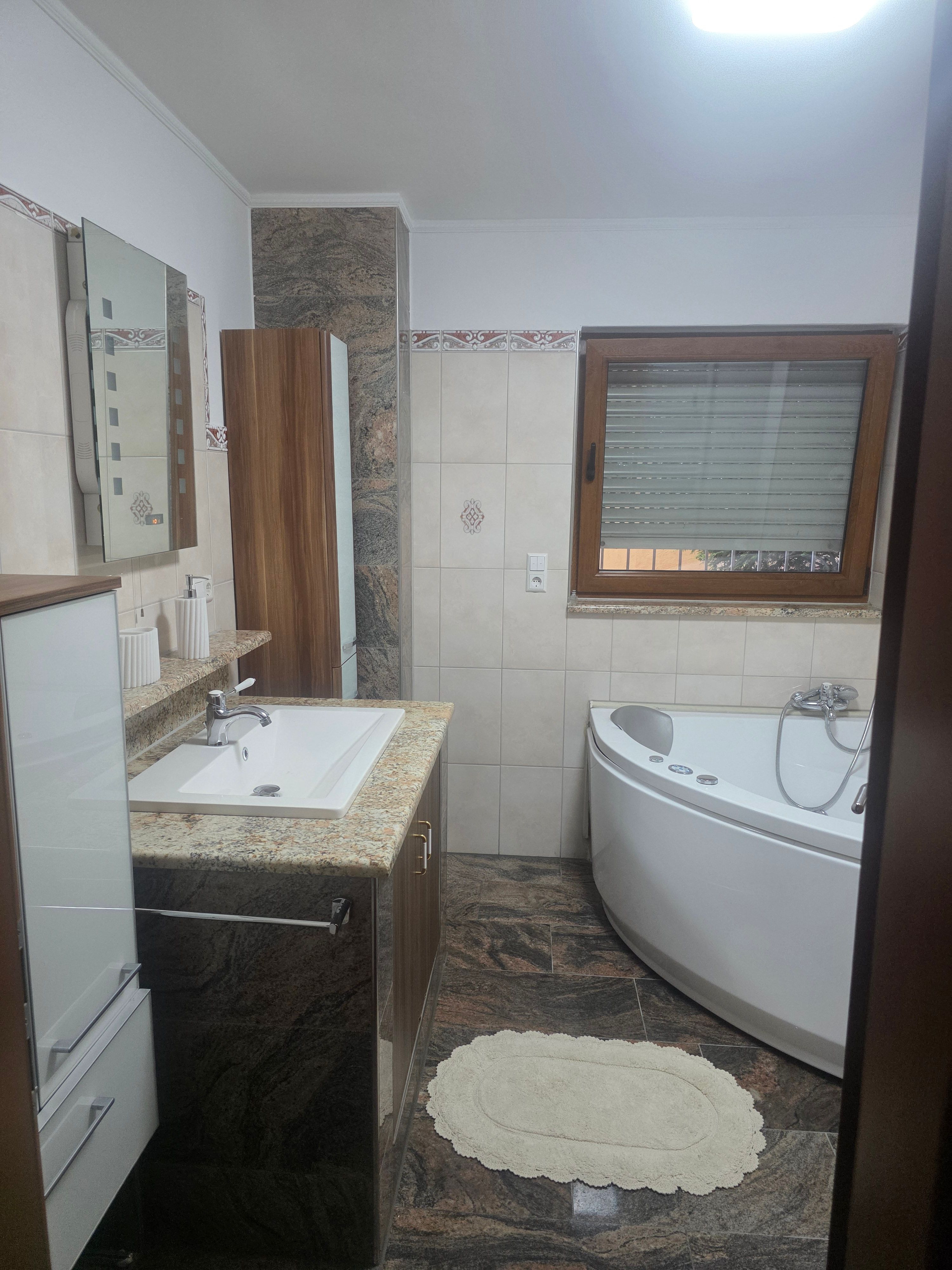 Perfect Home In Ludwigsburg With Terrace And Jacuzzi - 13
