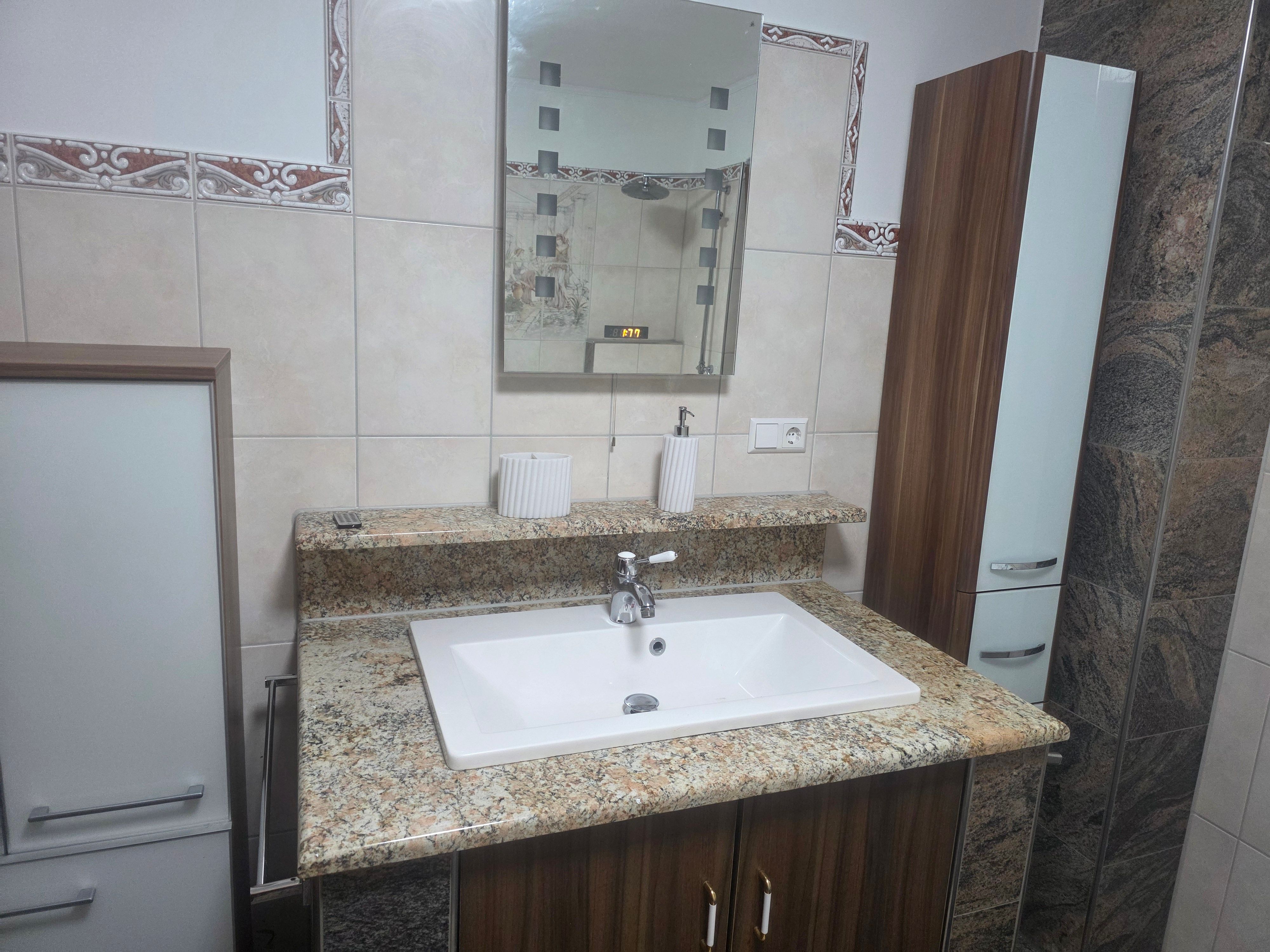 Perfect Home In Ludwigsburg With Terrace And Jacuzzi - 11