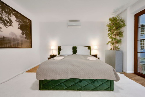 EC: Apartments: Palais Royal | 2 Bedrooms | Spacious 149 sqm | Terrace | For 6 Guests