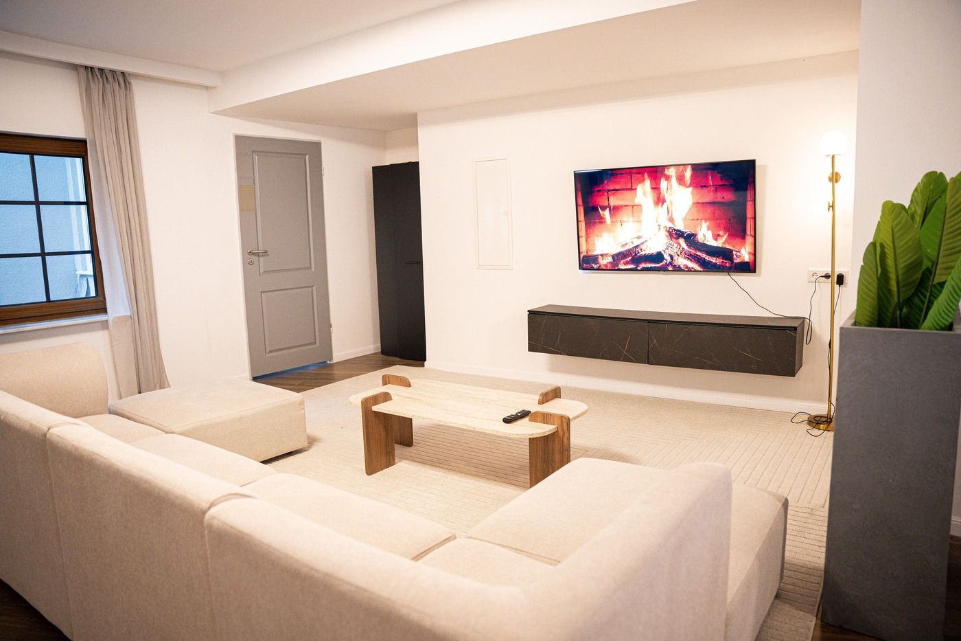 EC: Apartments: Palais Royal | 2 Bedrooms | Spacious 149 Sqm | Terrace | For 6 Guests - 12
