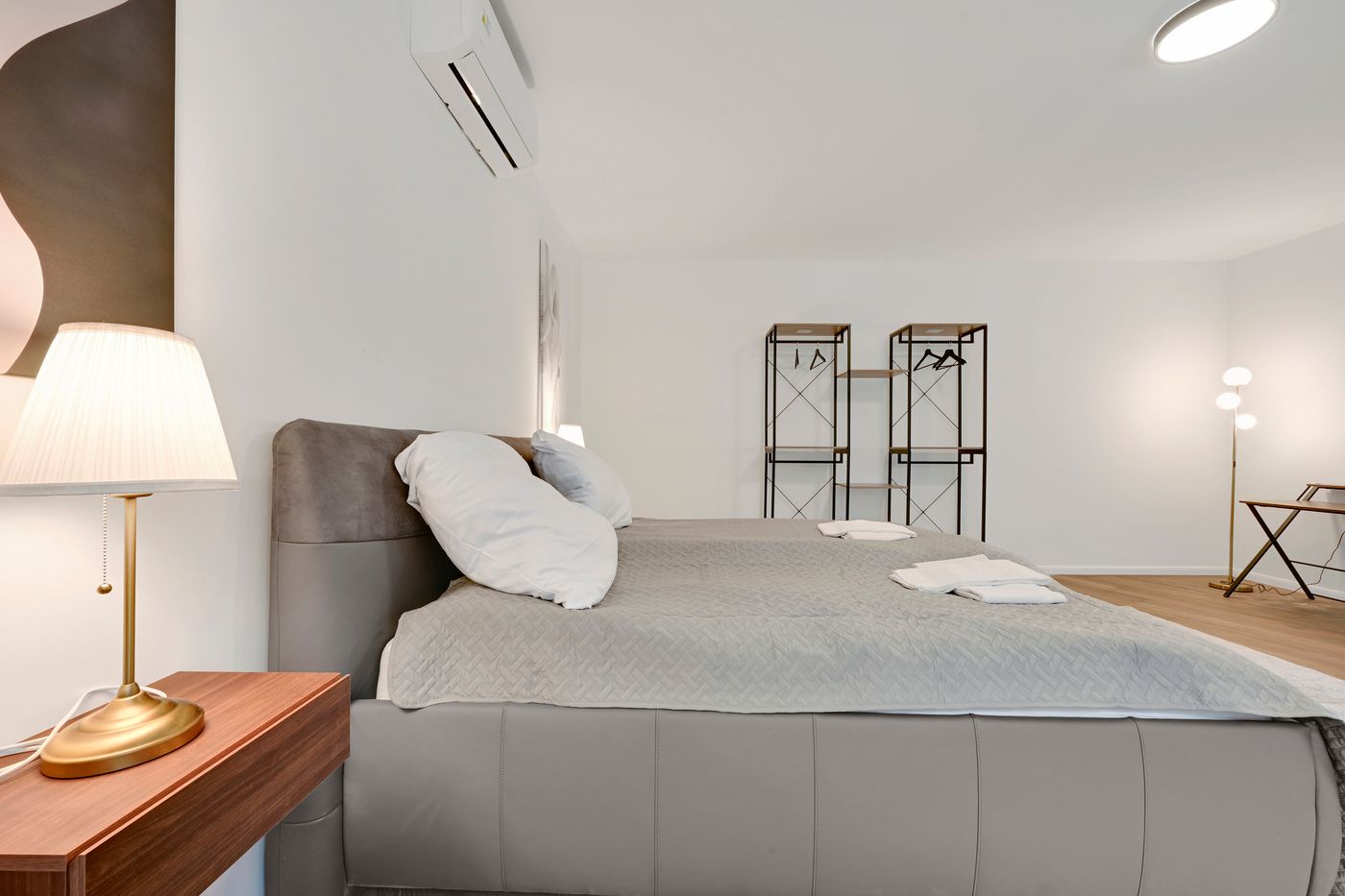 EC: Apartments: Palais Royal | 2 Bedrooms | Spacious 149 Sqm | Terrace | For 6 Guests - 17