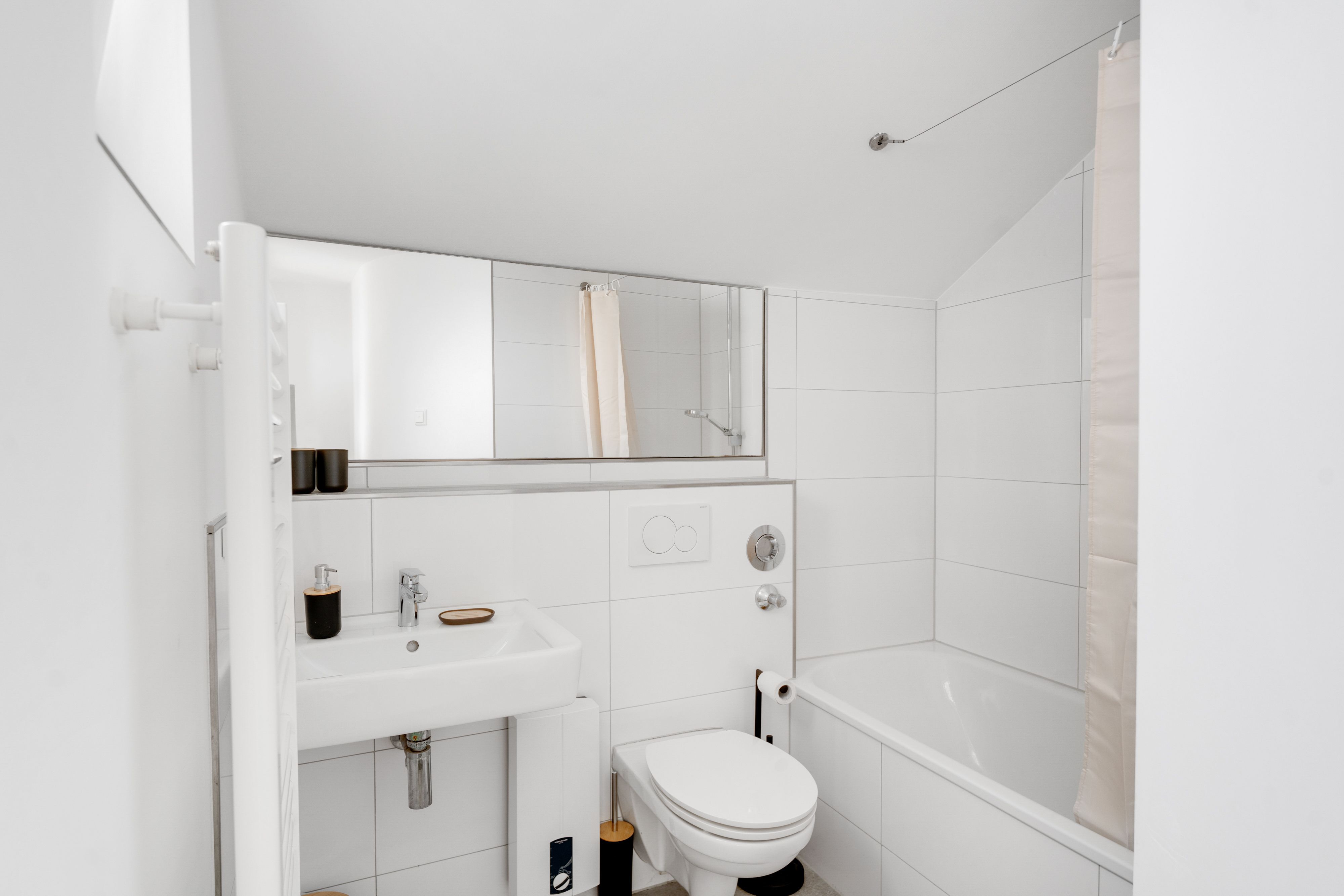 Spacious Design Apartment With Balcony | 100 Sqm | Between Cologne & Düsseldorf - 5
