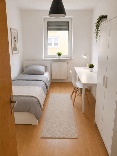 Spacious 4-Bedroom Apartment with Excellent Transport Connections in Nürnberg