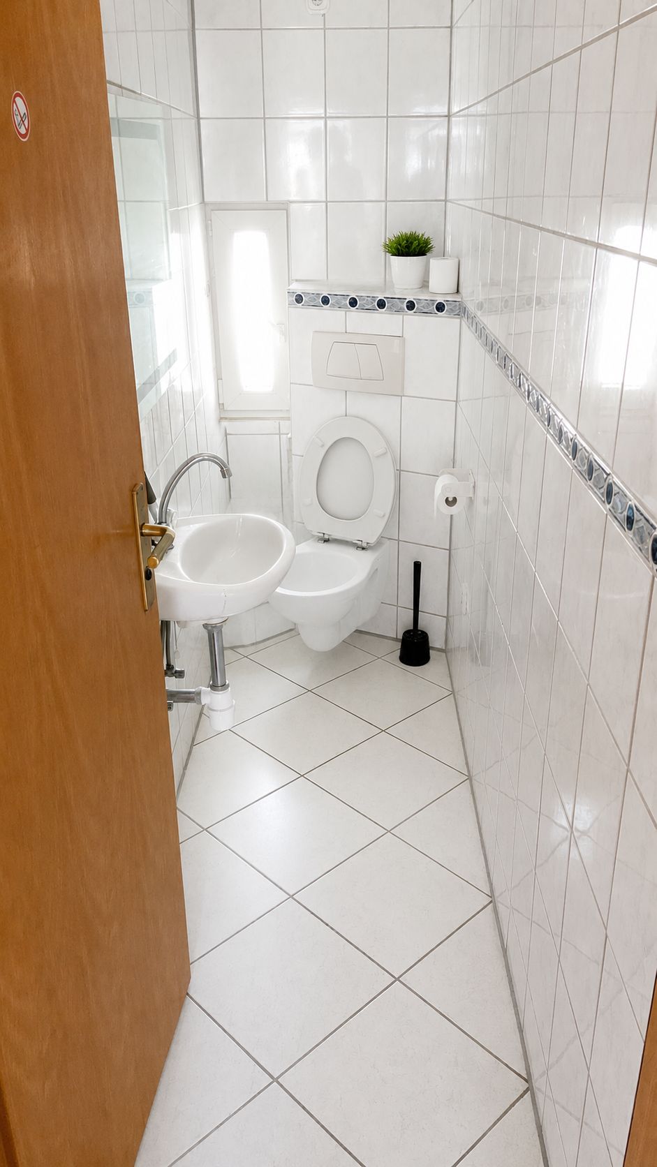 Spacious 4-Bedroom Apartment With Excellent Transport Connections In Nürnberg - 2