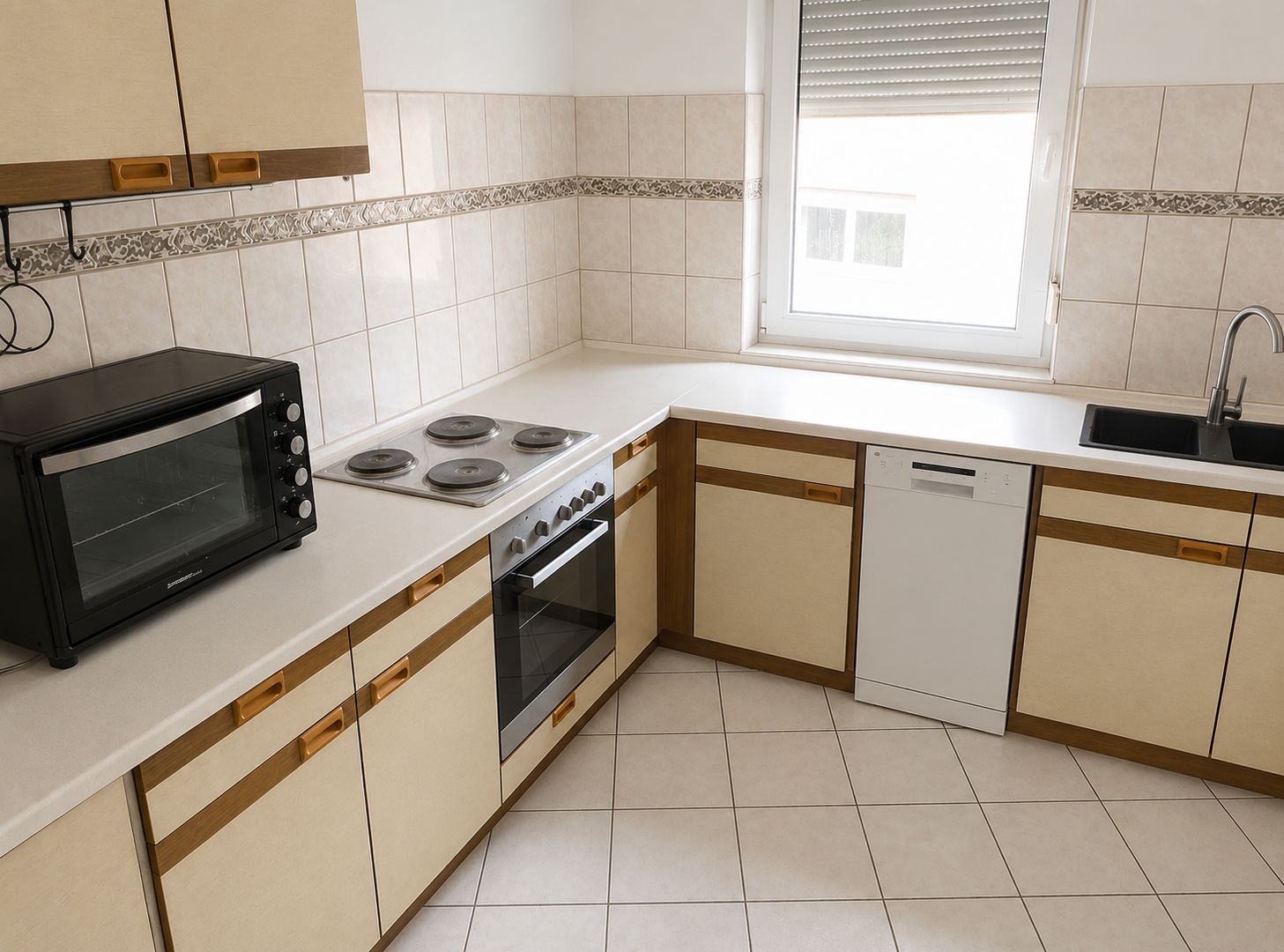 Spacious 4-Bedroom Apartment With Excellent Transport Connections In Nürnberg - 3