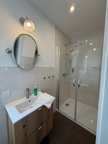 No. III: Maisonette with Balcony, Netflix/Disney - Gallery - 22