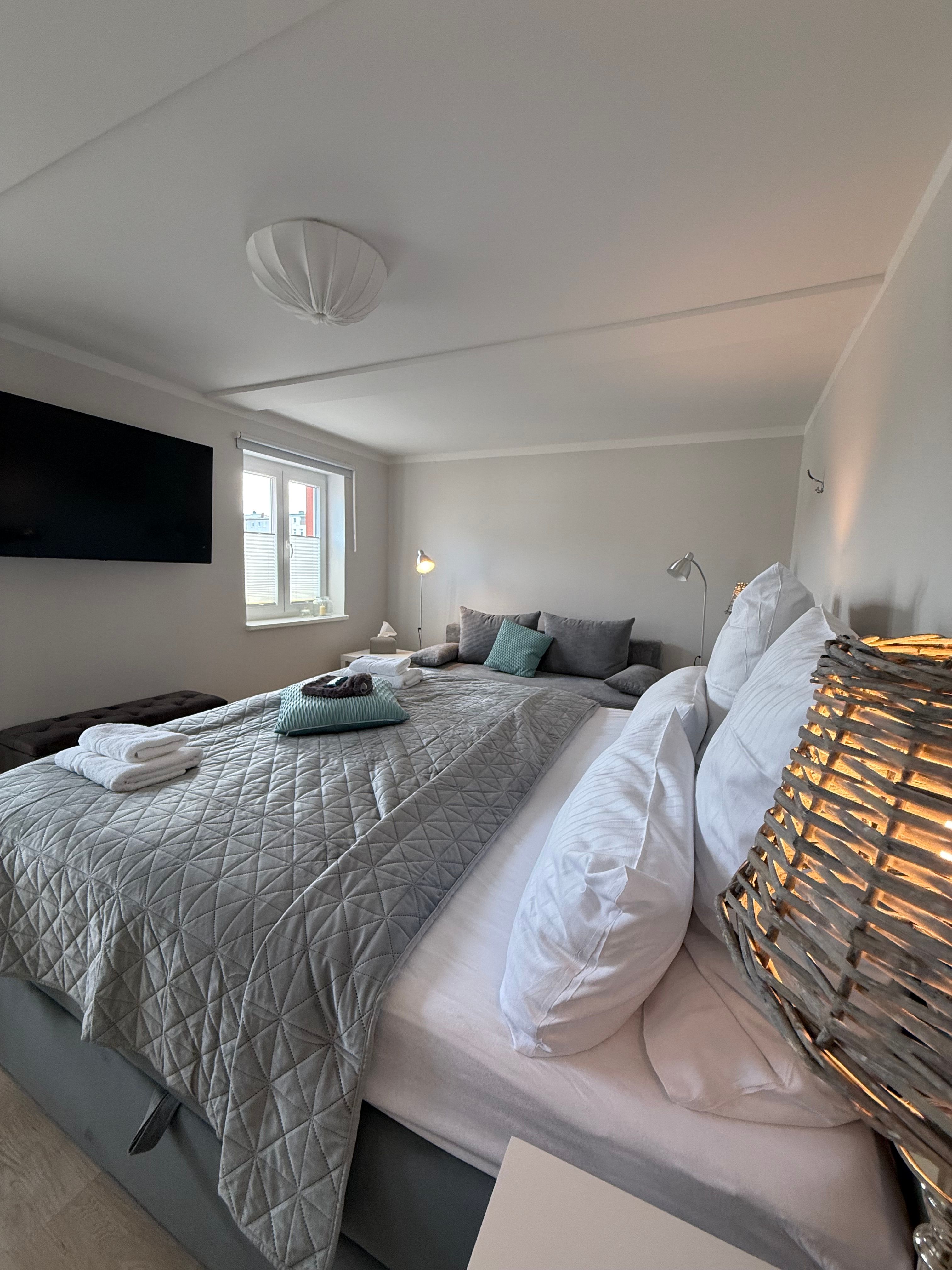 No. III: Maisonette With Balcony, Netflix/Disney - 11